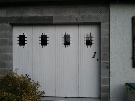 pose hublot porte de garage|Changer les hublots d’une porte de garage – MagicManu.